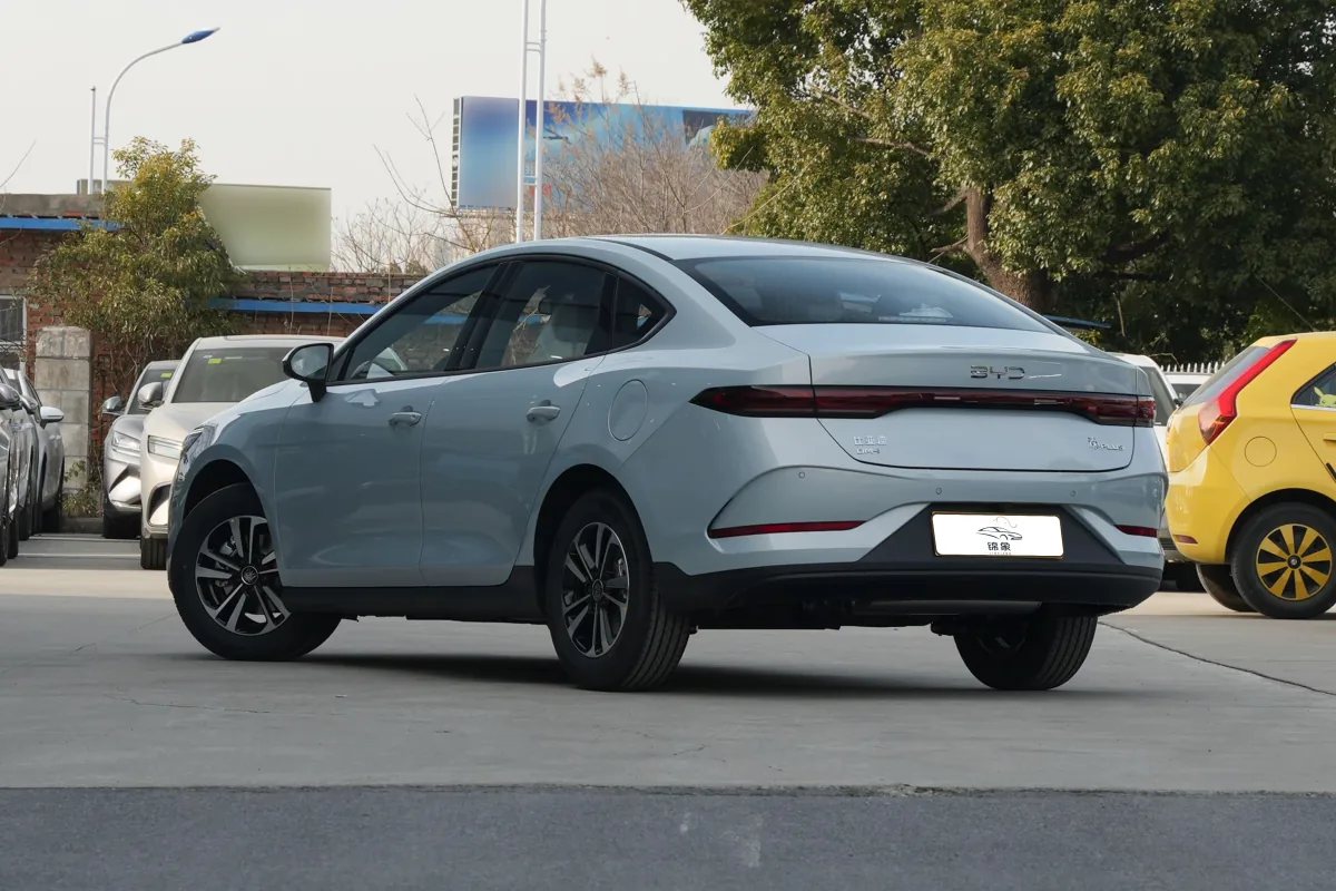 比亚迪 BYD 秦PLUS DM-i 6