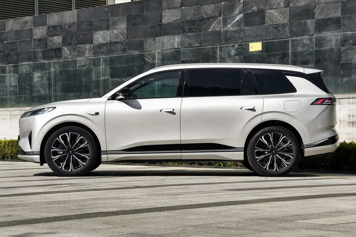 东风 Dongfeng eπ008 4